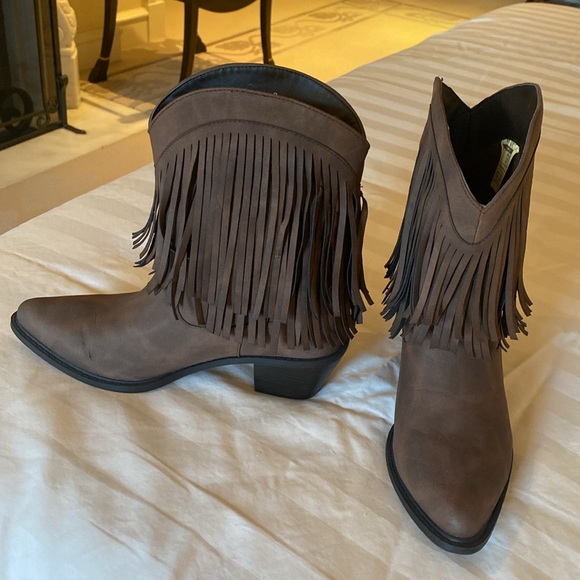 NWOT Roper Fringe Boots in Size 8 - Picture 2 of 7